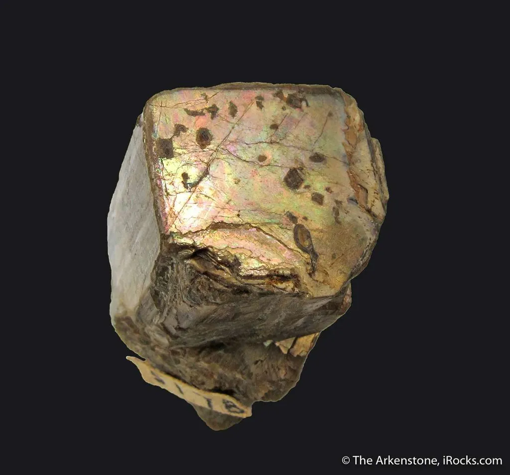 Gehlenite and Hyalite Opal (fl) (?) image