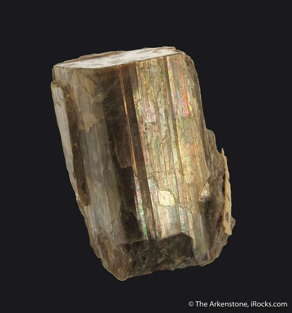 Gehlenite and Hyalite Opal (fl) (?) - image 3