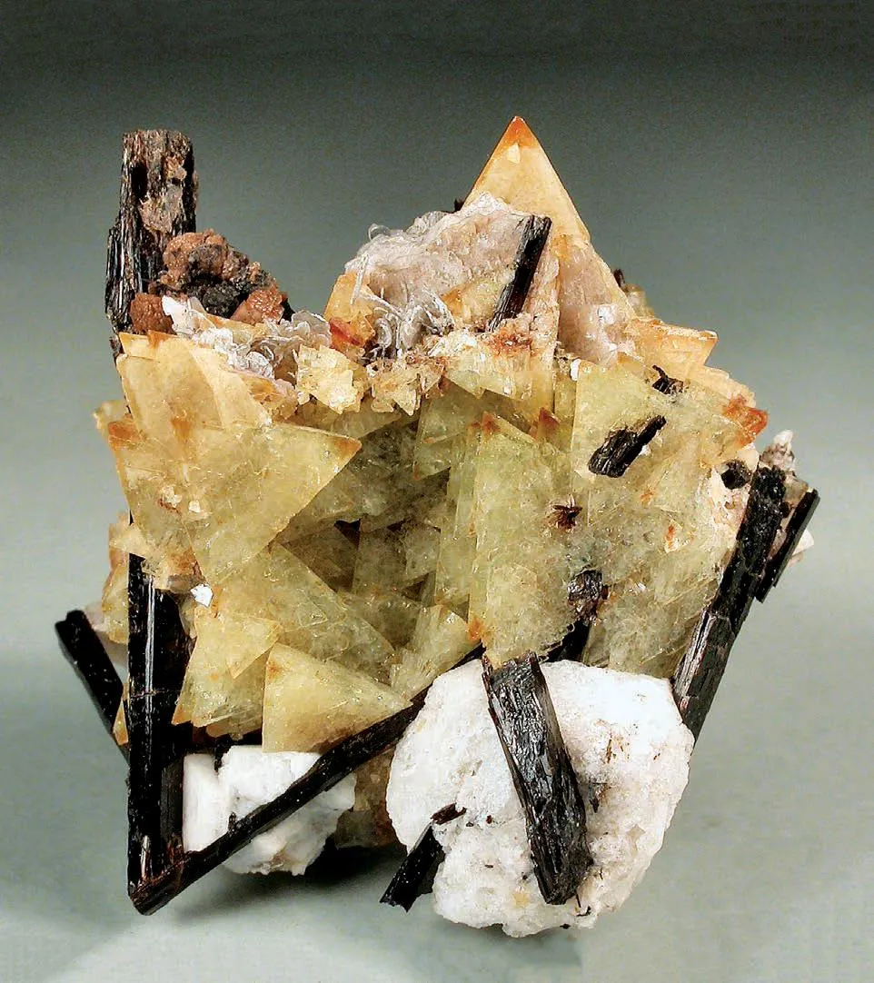 Genthelvite, Aegirine, Analcime - image 1