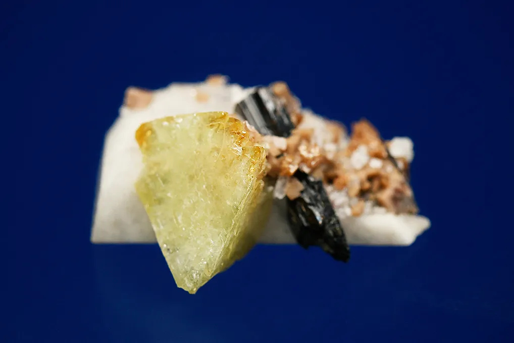 Genthelvite, Aegirine and Rhodochrosite on Microcline - image 3