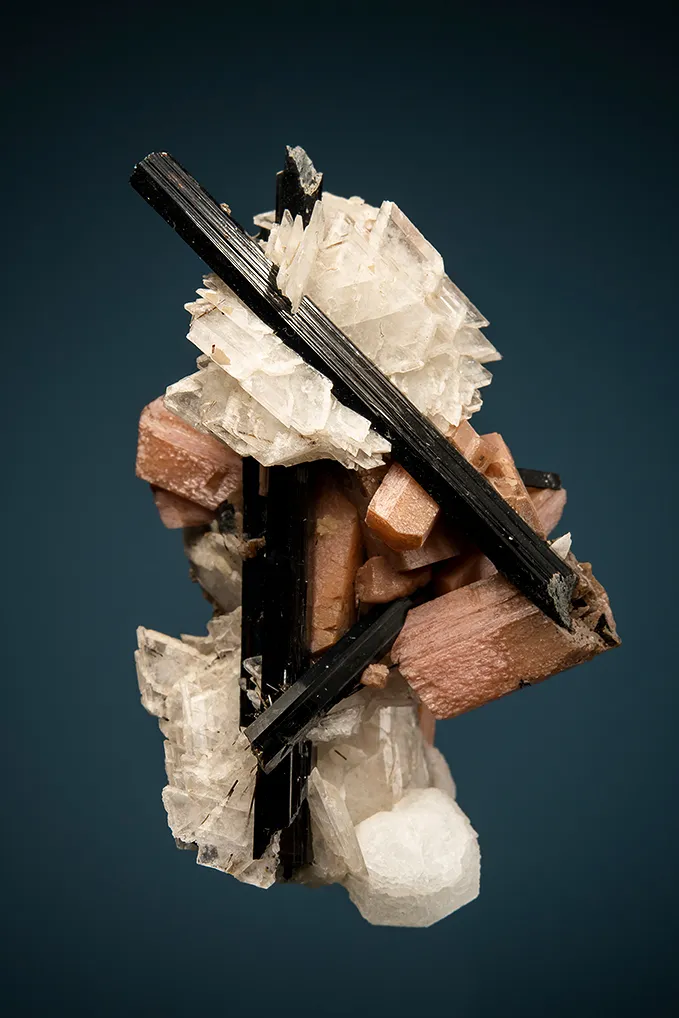 Genthelvite, Analcime, Albite, Aegirine and Serandite image