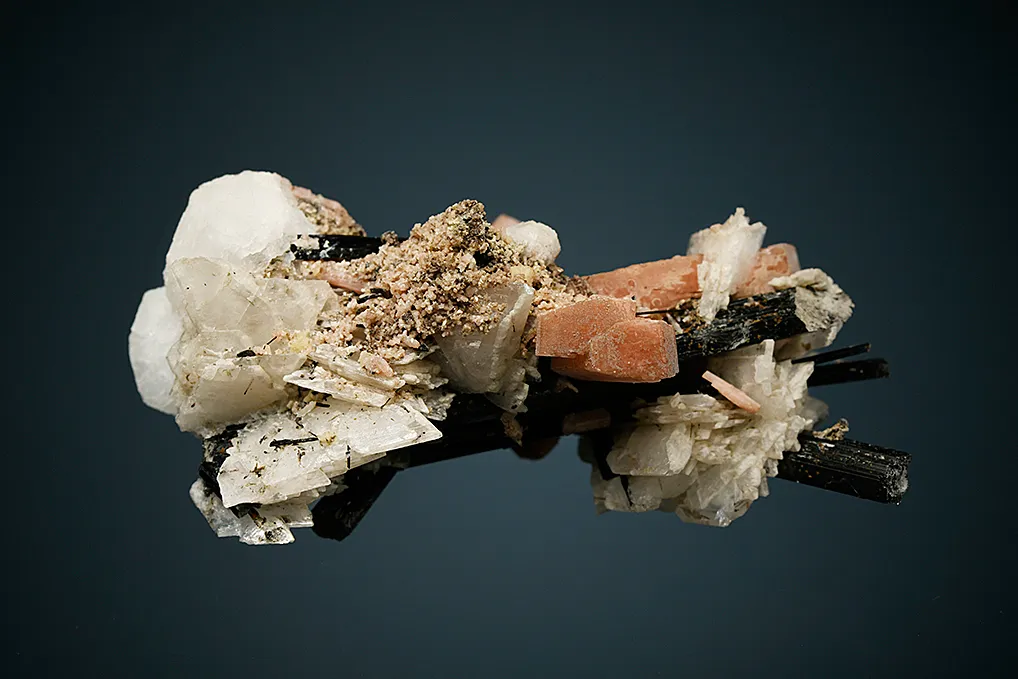 Genthelvite, Analcime, Albite, Aegirine and Serandite - image 4