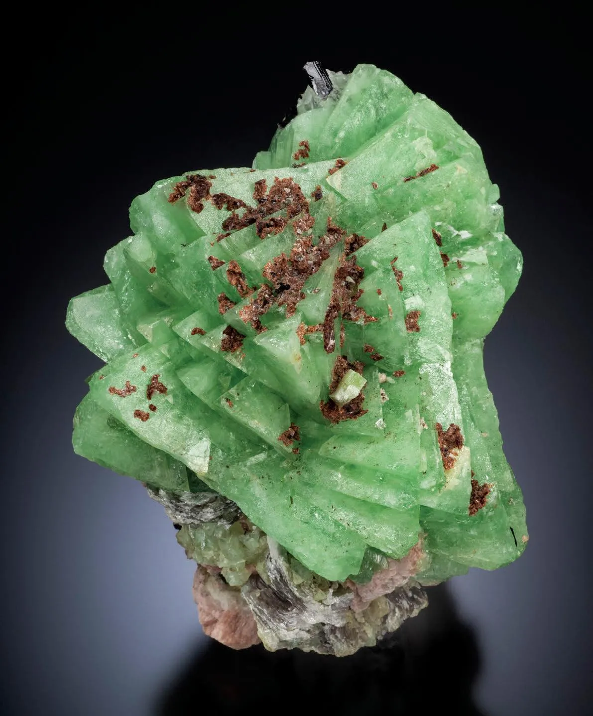 Genthelvite, Rhodochrosite - image 1