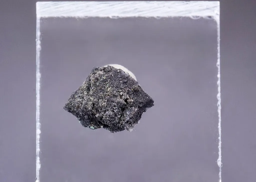 GERDTREMMELITE with Powellite image