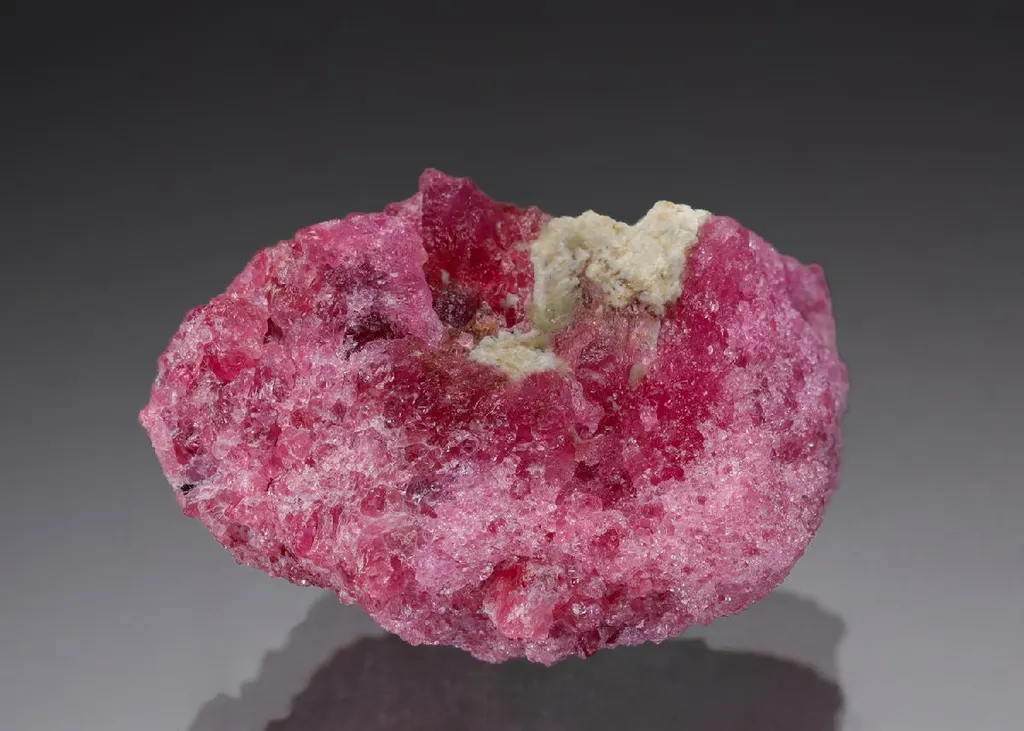 GITTINSITE with Eudialyte image
