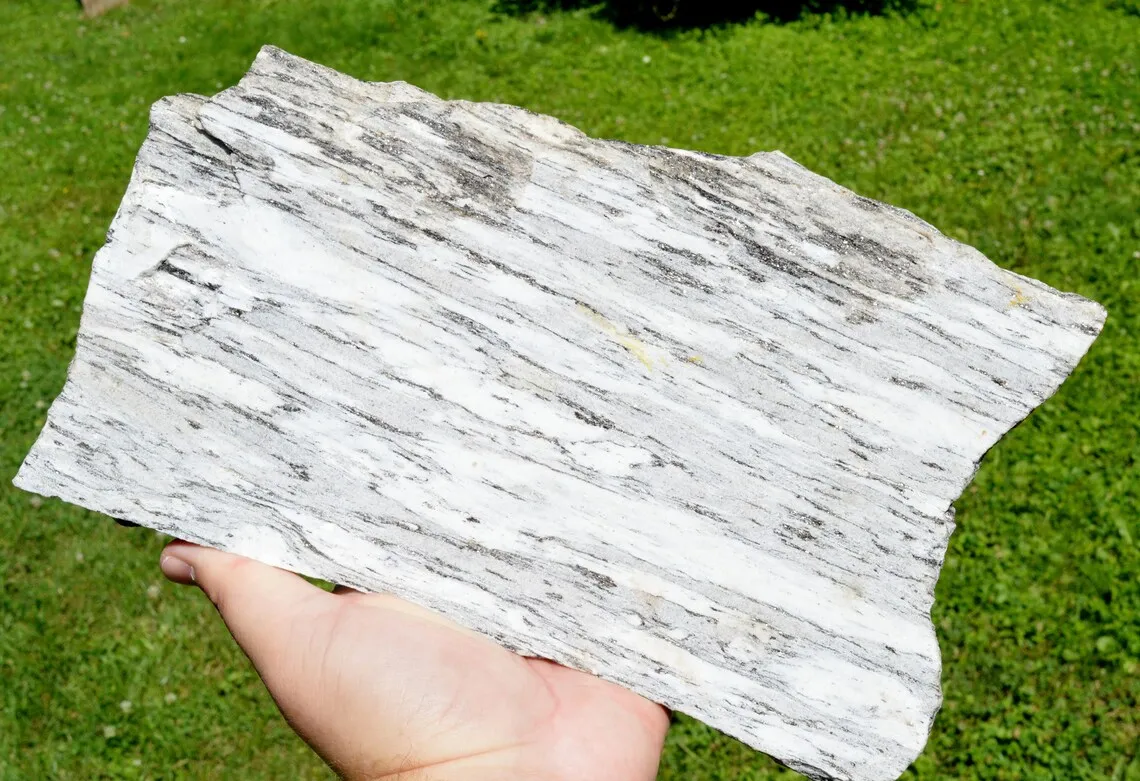 Gneiss 1480 grams - Crodo gneiss quarries, Crodo, Verbano-Cusio-Ossola Province, Piedmont, Italy - image 4