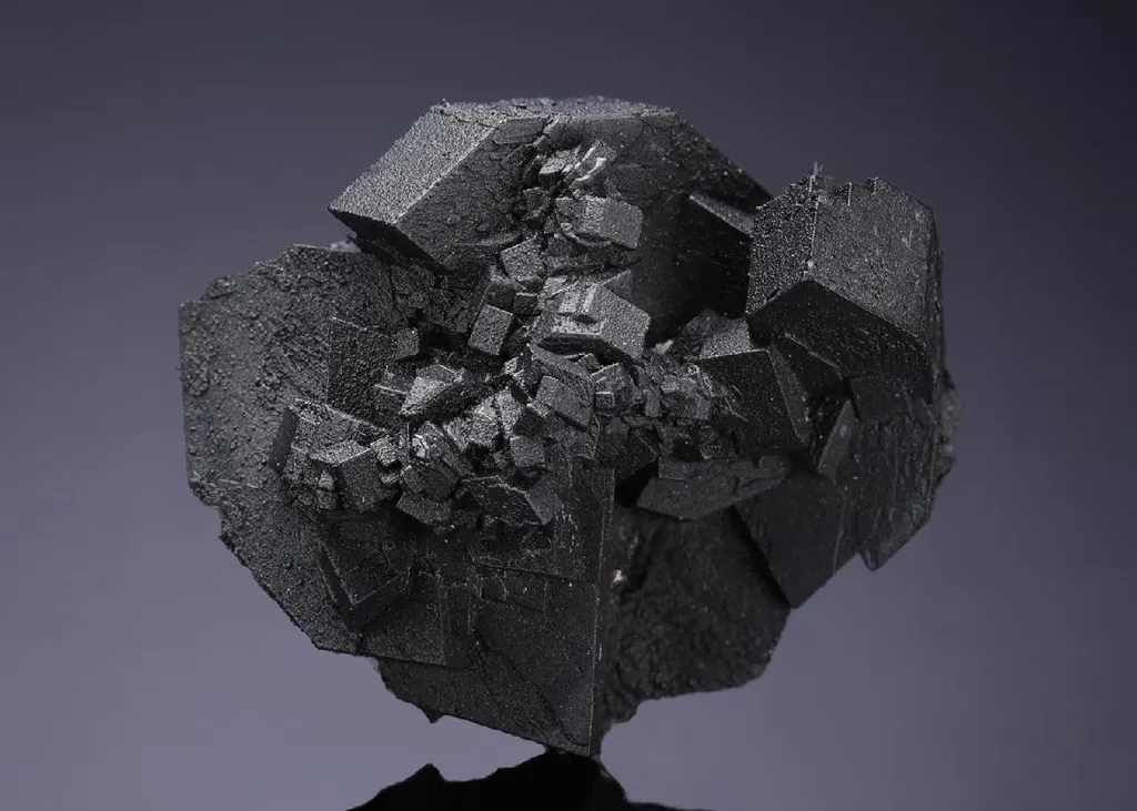 Goethite coating Cerussite after Anglesite image