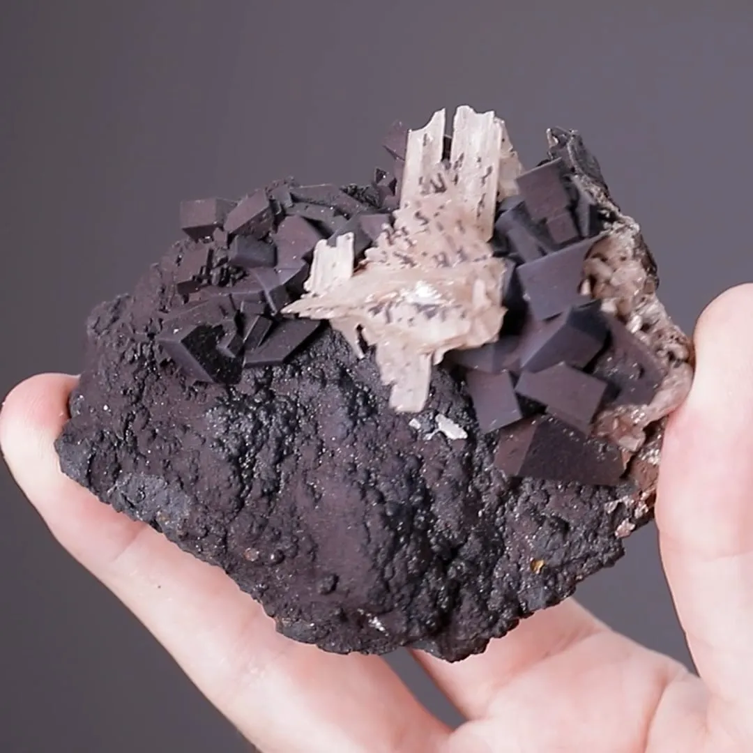 Goethite coating Cerussite after Anglesite with Cerussite - image 2