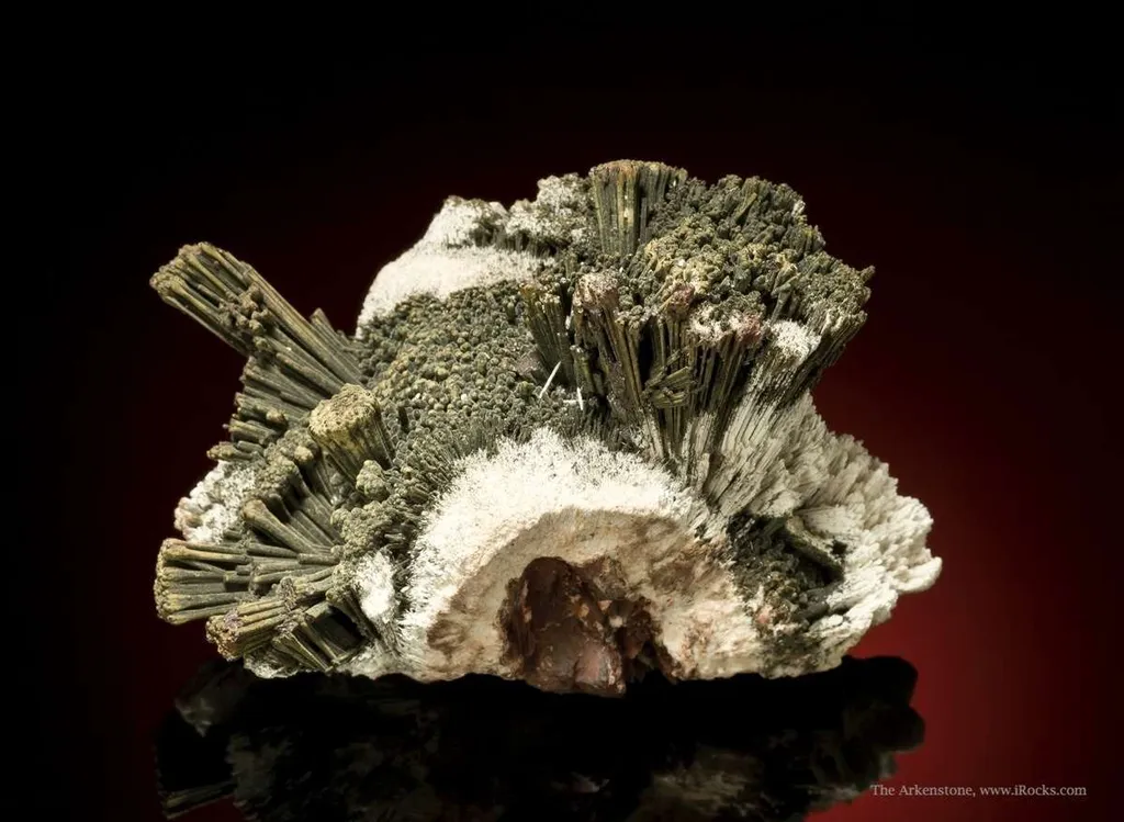 Goethite Ps. After Kutnahorite, on Kutnahorite - image 3