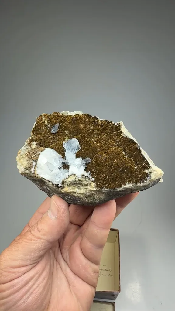 Goethite with Calcite, Quartz image