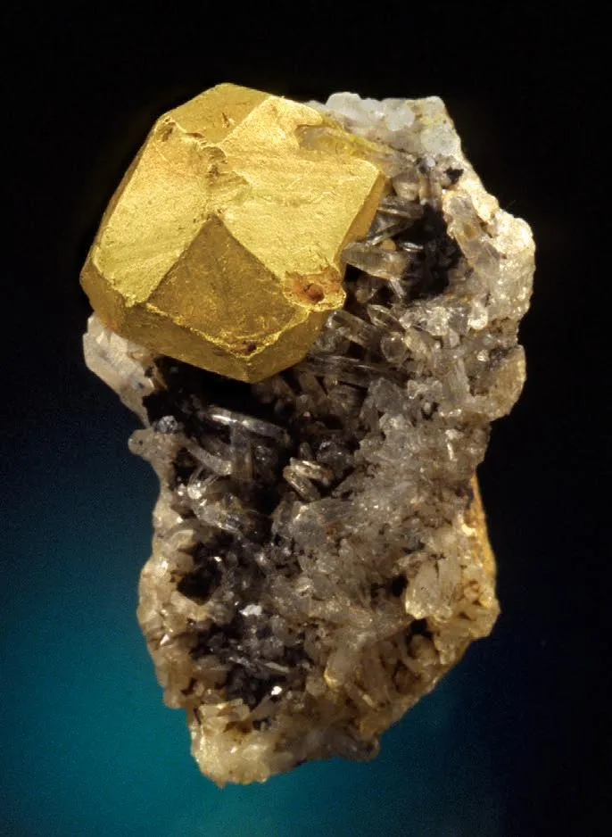 Gold crystal on Quartz image