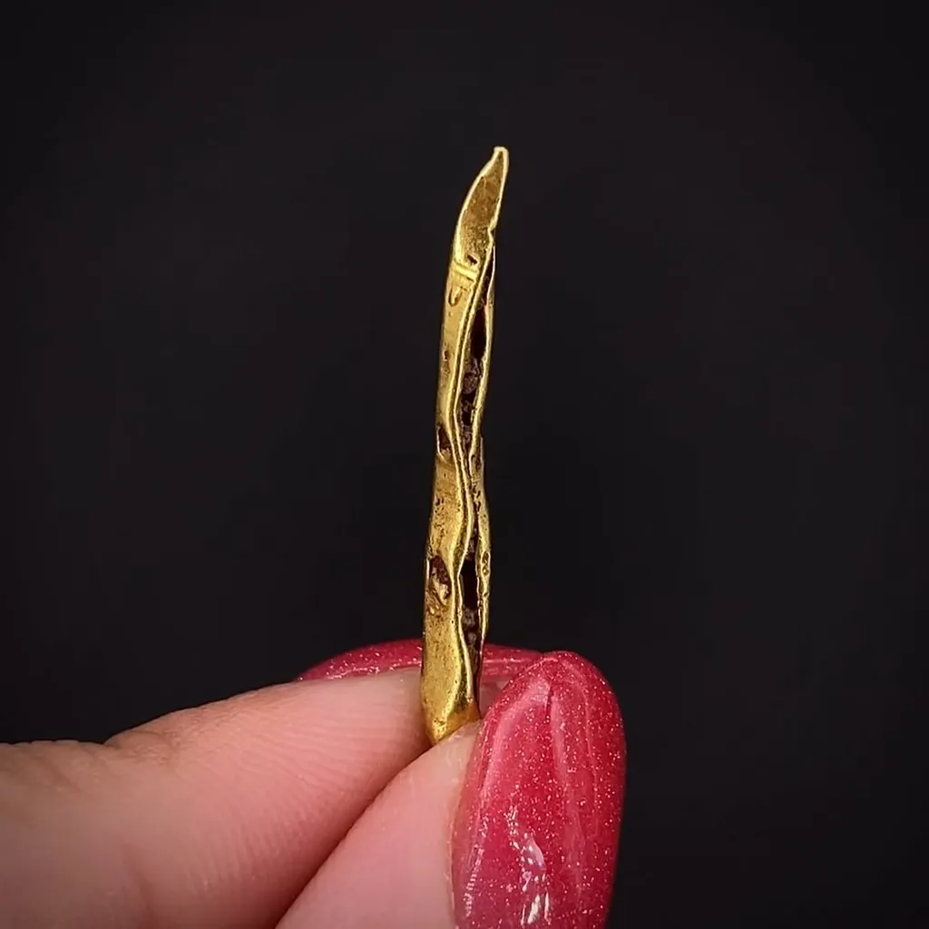 Gold - elongated crystal image