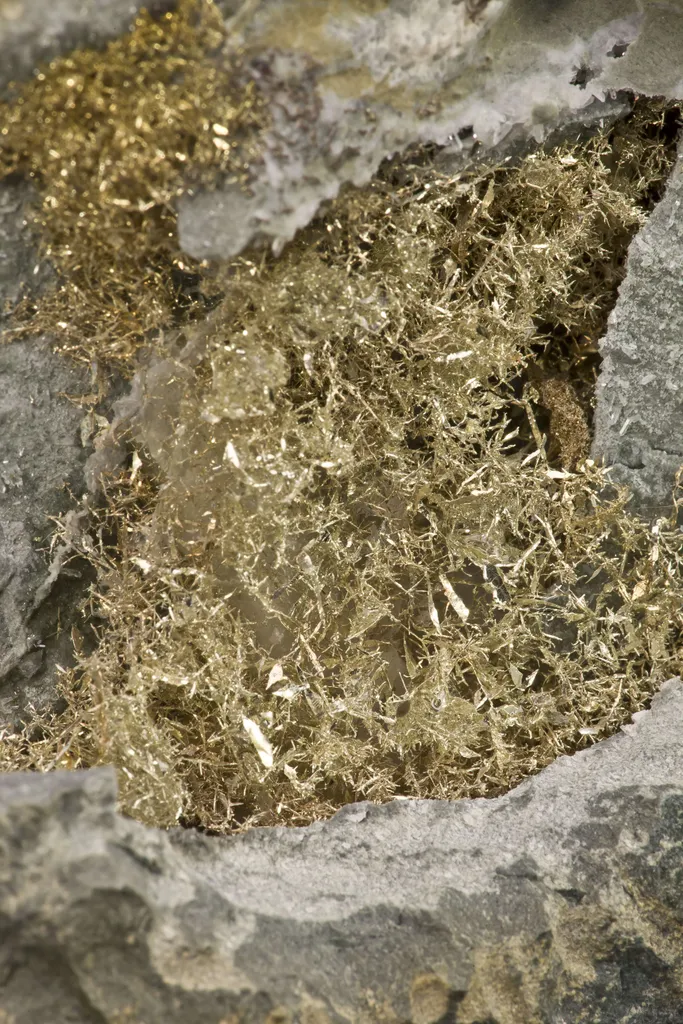 Gold in Matrix - image 3