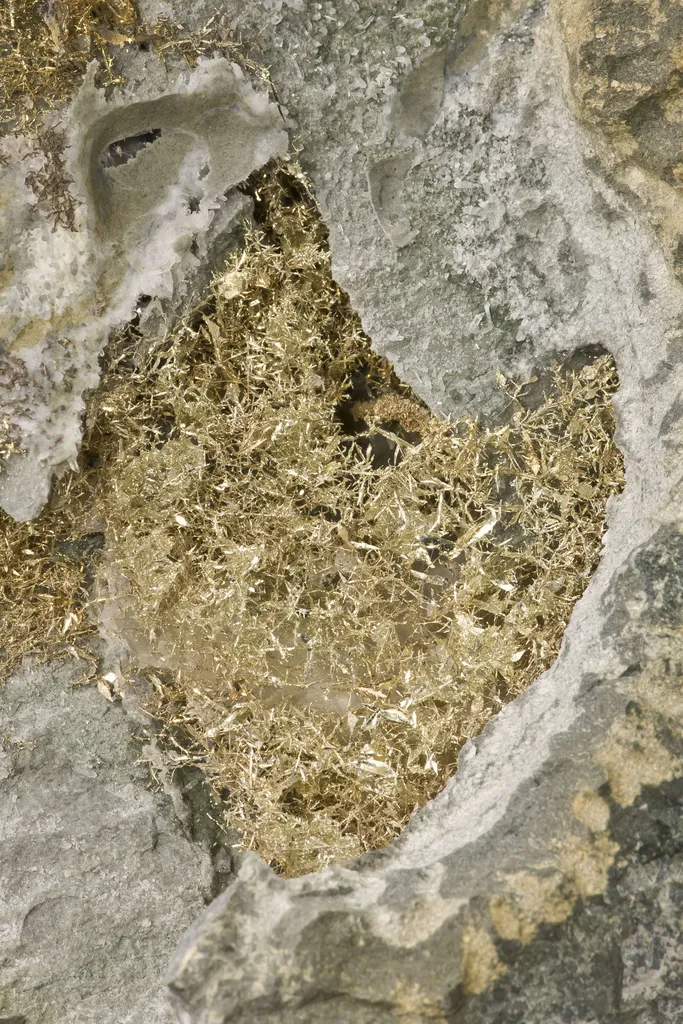 Gold in Matrix image