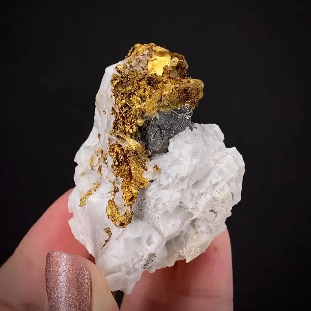 Gold in Quartz image