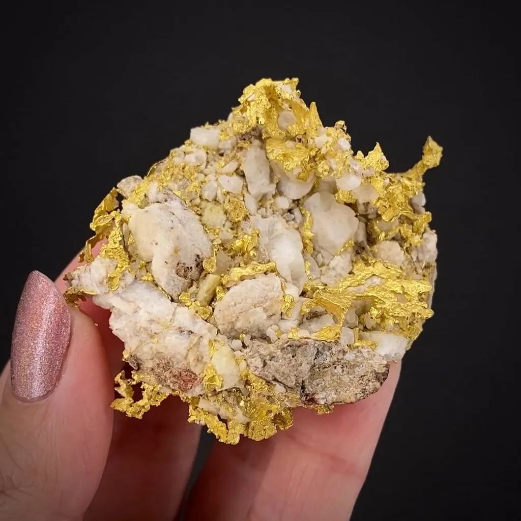 Gold in Quartz image