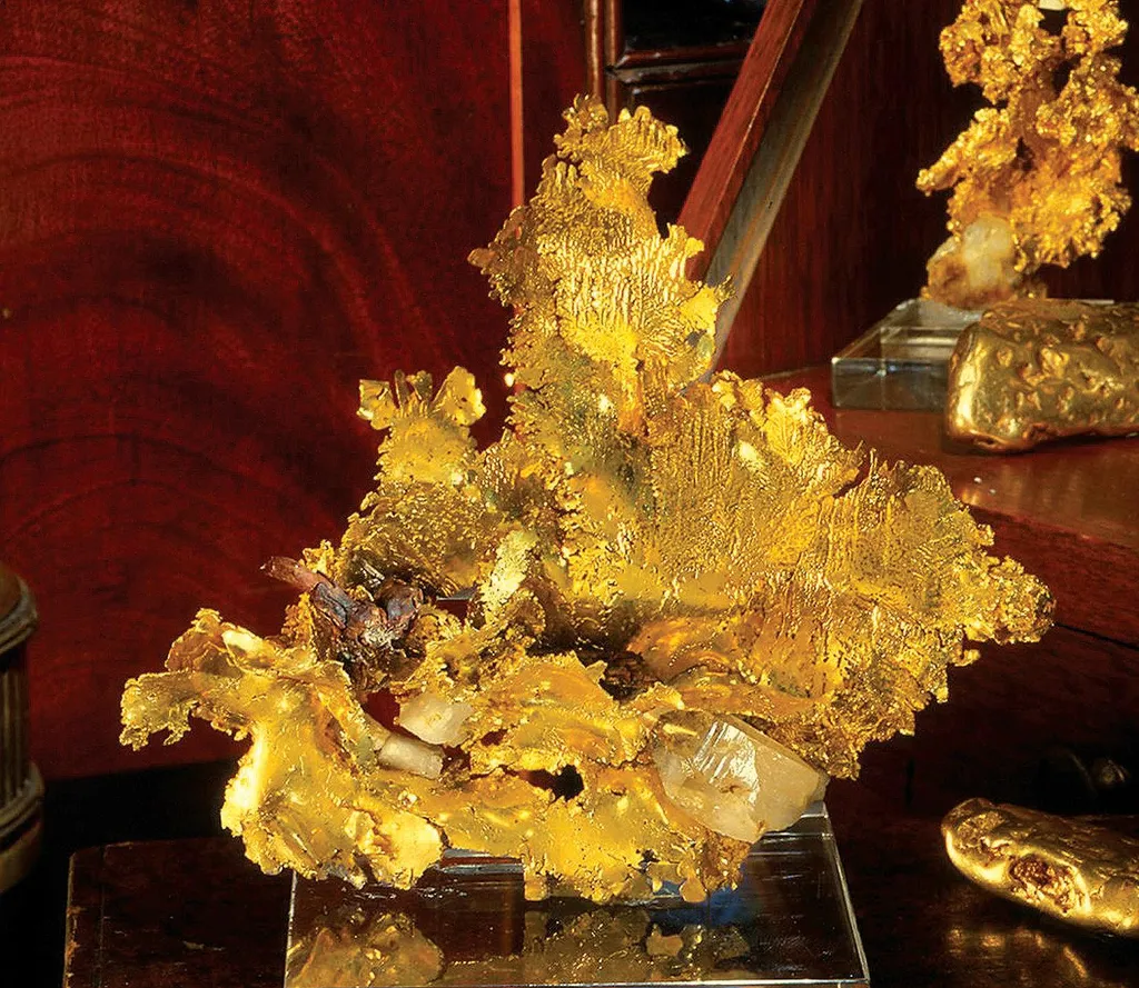 Gold, Quartz crystal, tree root fragment image