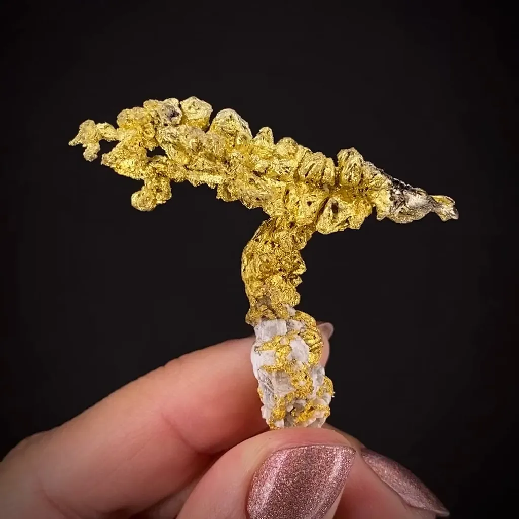 Gold (Spinel twinned) image