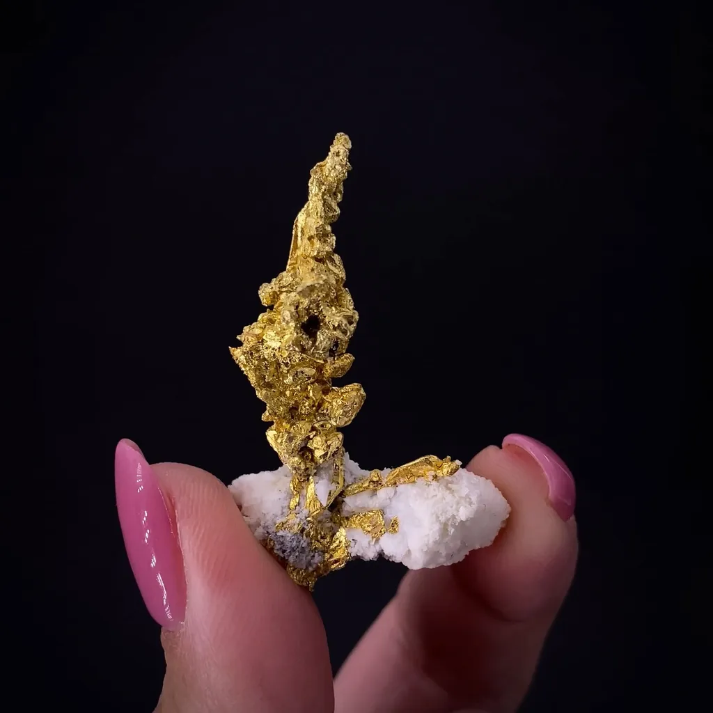 Gold (Spinel twinned) in Quartz image