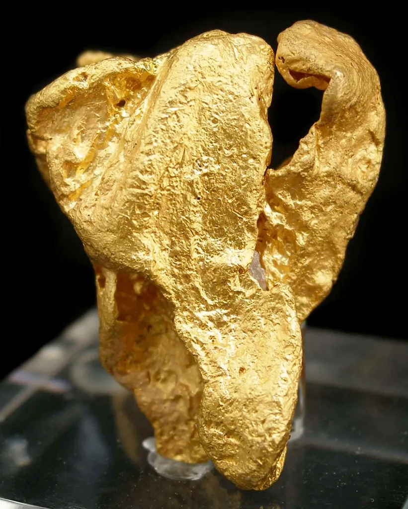 Gold With Large Octohedral Cast - image 2