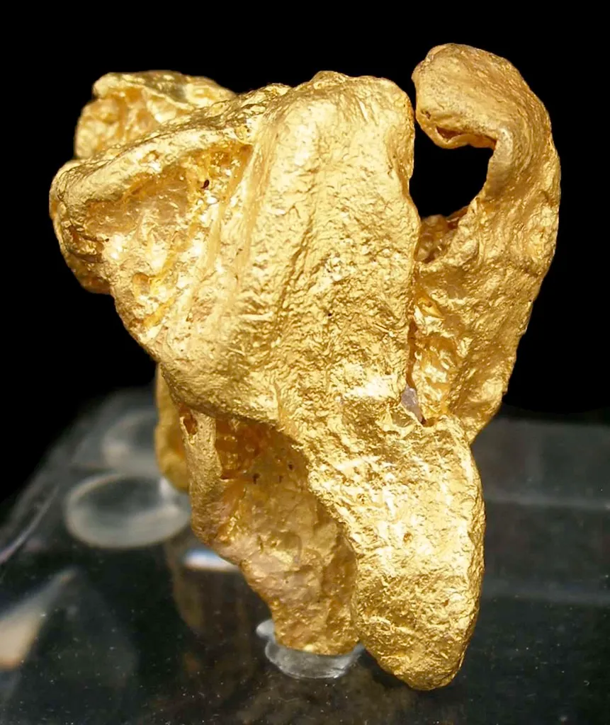 Gold With Large Octohedral Cast image