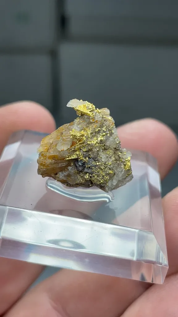 Gold with Quartz - image 2