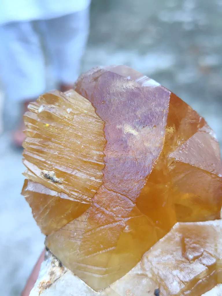 Golden Calcite on Quartz. Available for sale - image 7