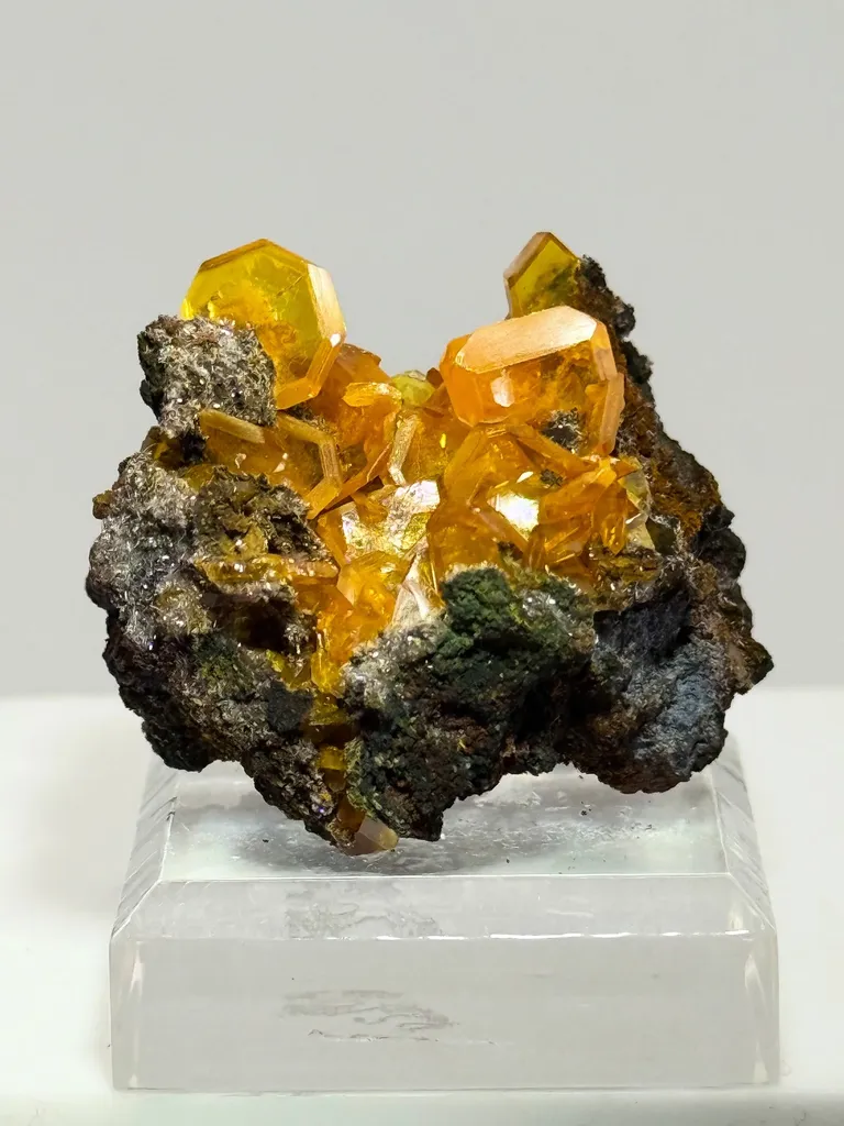 Golden Wulfenite fire from Los Lamentos image
