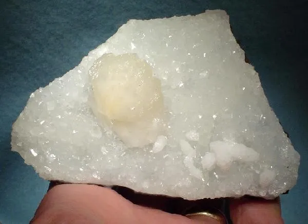 Goosecreekite, Stilbite-Ca, Quartz image