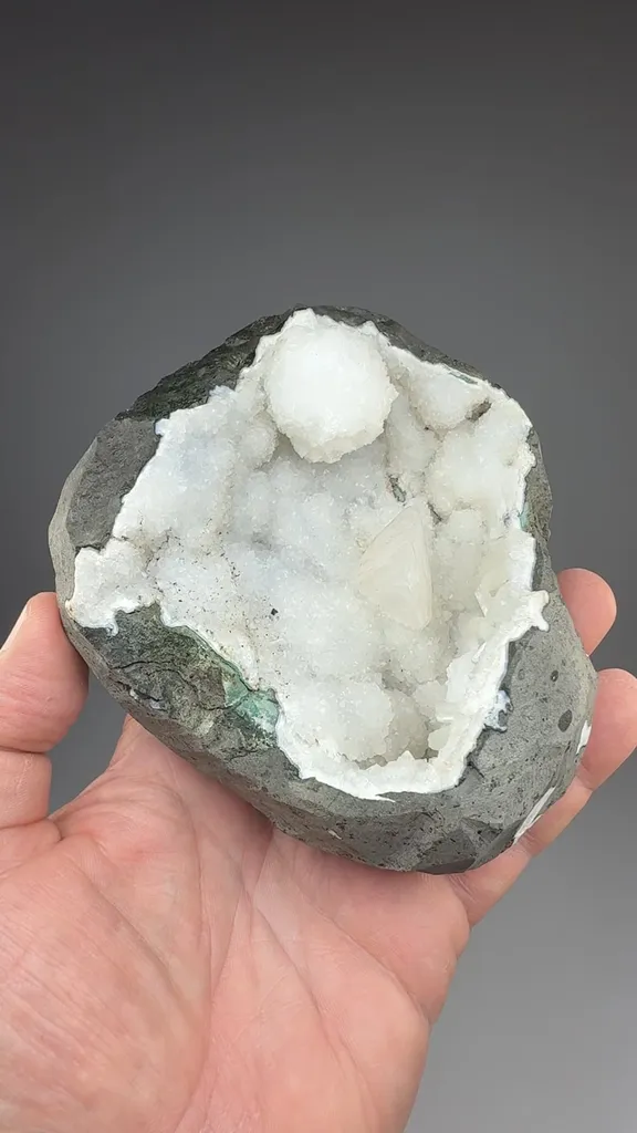 Goosecreekite with Heulandite image