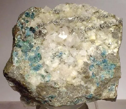 Goyazite, Apatite image