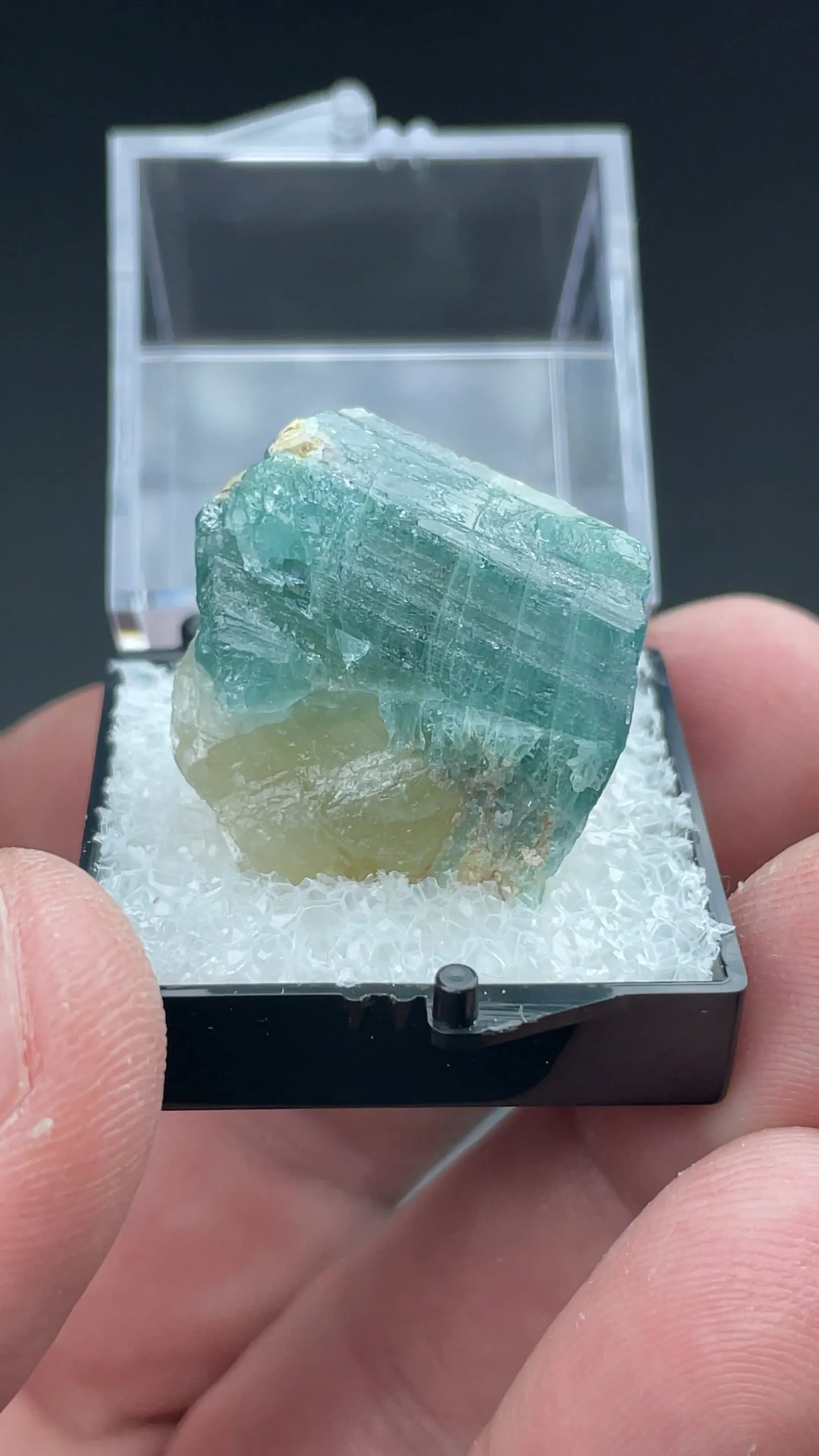 Grandidierite with Quartz, Feldspar - image 2