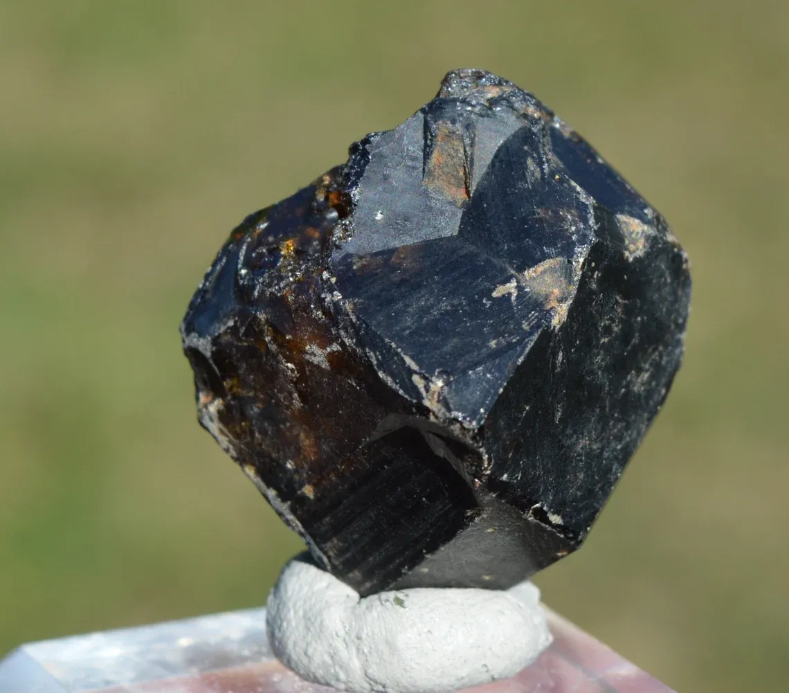 Grandite Garnet & Melanite 36 grams - Diakon, Bafoulabé Circle, Kayes Region, Mali - image 6