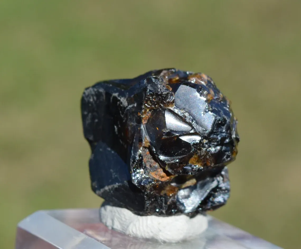 Grandite Garnet & Melanite 38 grams - Diakon, Bafoulabé Circle, Kayes Region, Mali - image 3