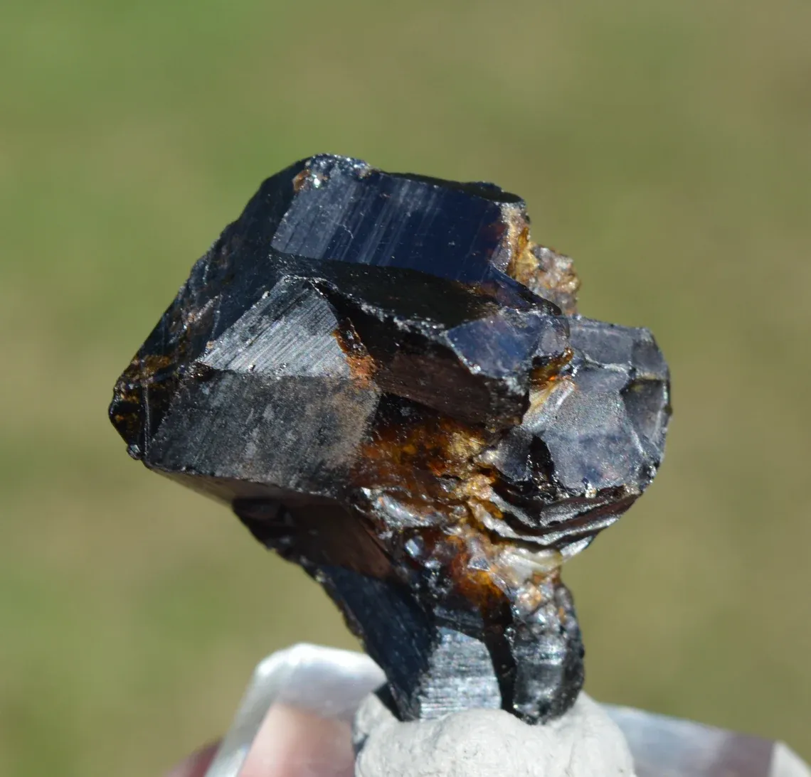 Grandite Garnet & Melanite 39 grams - Diakon, Bafoulabé Circle, Kayes Region, Mali - image 4