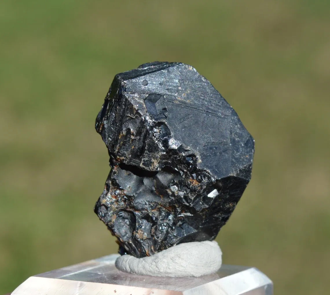 Grandite Garnet & Melanite 41 grams - Diakon, Bafoulabé Circle, Kayes Region, Mali - image 5