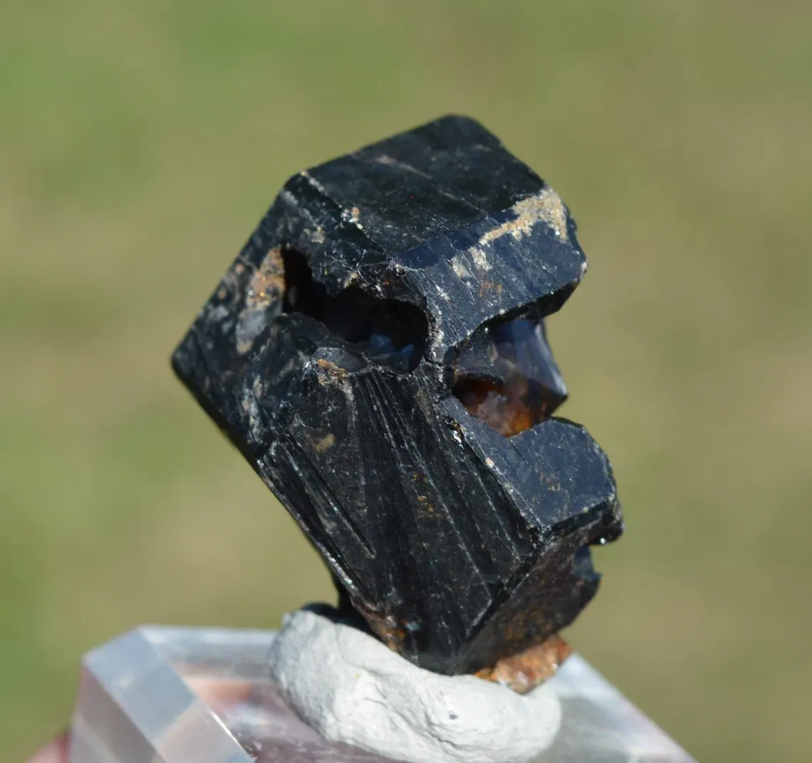 Grandite Garnet & Melanite 49 grams - Diakon, Bafoulabé Circle, Kayes Region, Mali - image 4