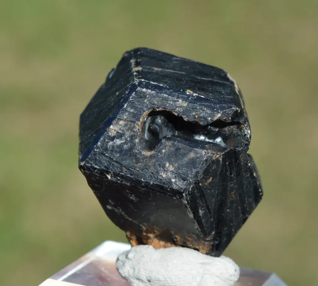 Grandite Garnet & Melanite 49 grams - Diakon, Bafoulabé Circle, Kayes Region, Mali - image 5