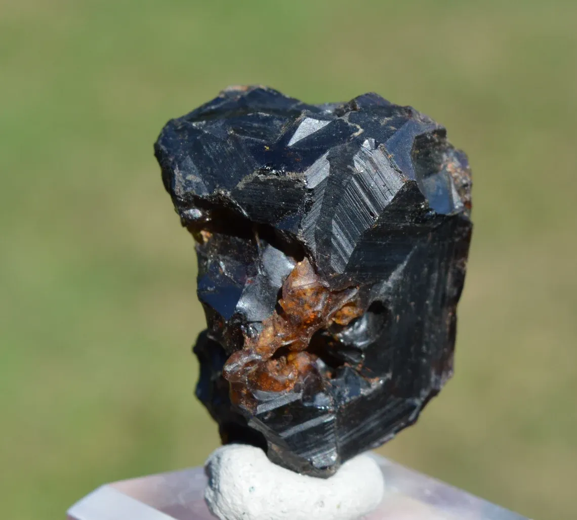 Grandite Garnet & Melanite 68 grams - Diakon, Bafoulabé Circle, Kayes Region, Mali - image 2