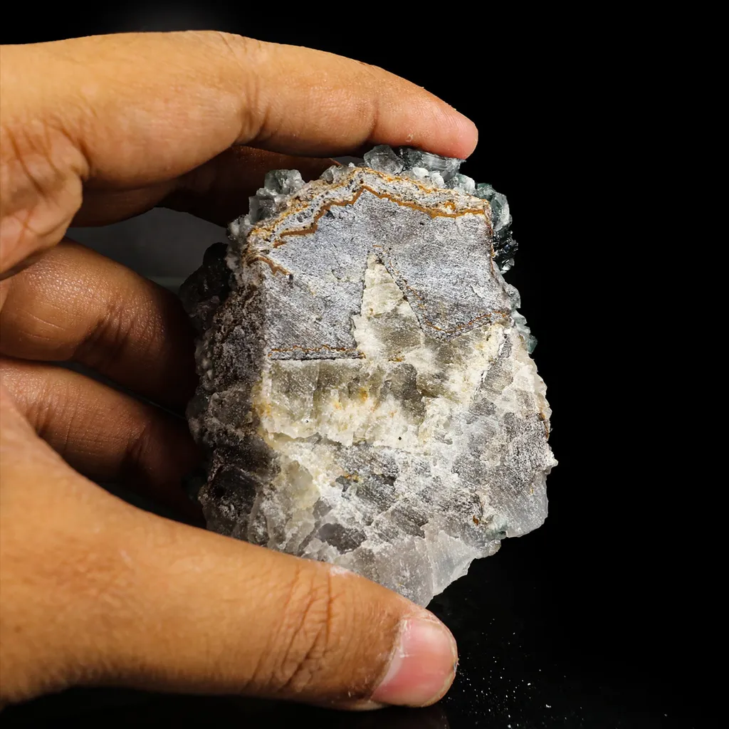 Greeen Fluorite Natural mineral Specimen - image 4