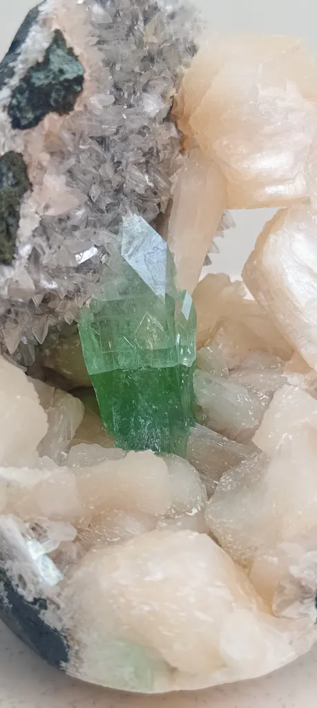 Green Apophyllite from India, Madhya Pradesh, Khadakwani - image 2