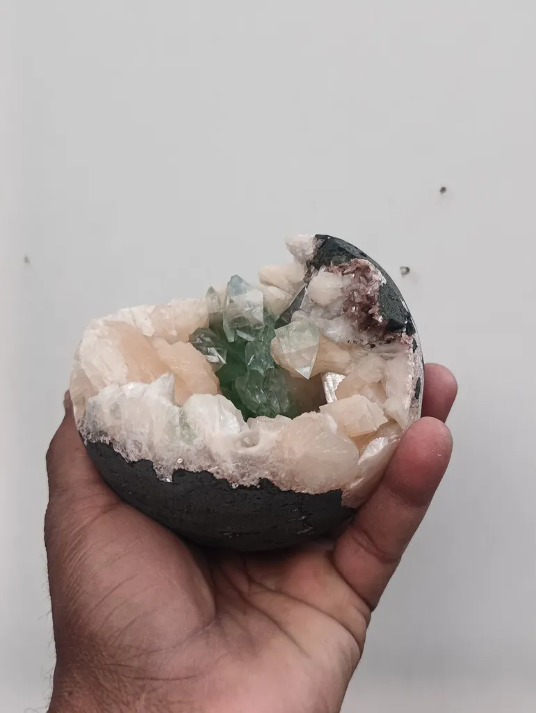Green apophyllite geode Stilbite - image 2