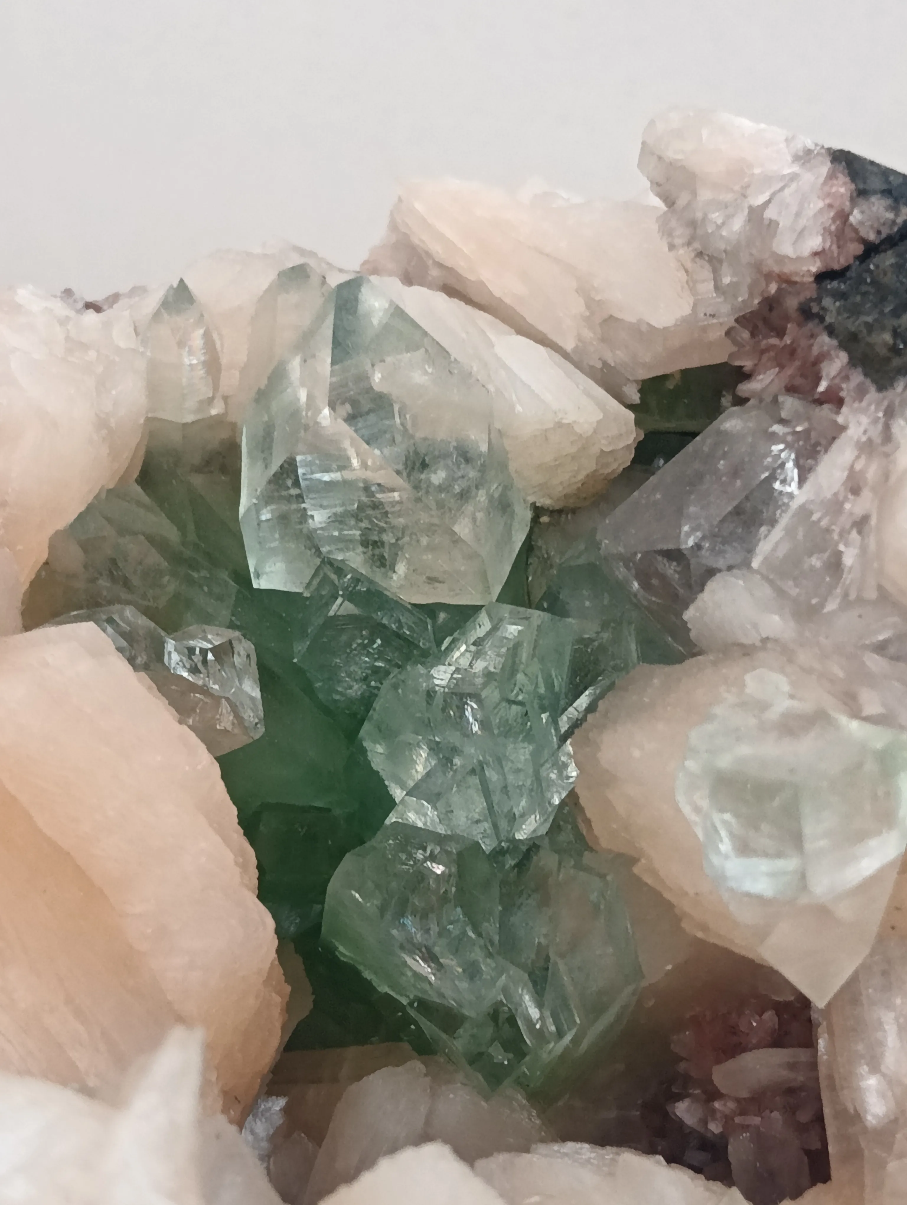 Green apophyllite geode Stilbite - image 4