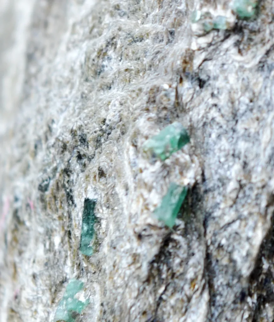 Green Beryl. Emerald & Mica Schist 229 grams - Kessel gorge, Zell am See District, Salzburg, Austria - image 3