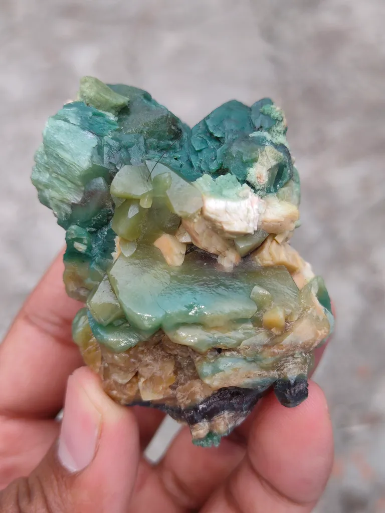 Green Calcite With Heulandite Natural mineral - image 6