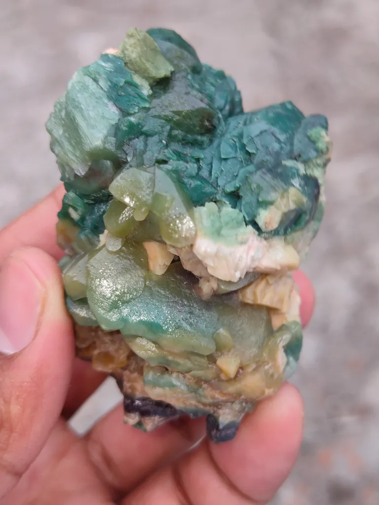Green Calcite With Heulandite Natural mineral - image 4