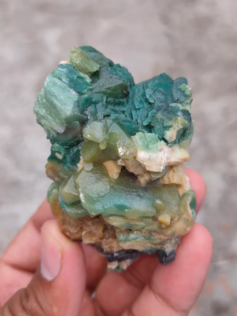 Green Calcite With Heulandite Natural mineral - image 2
