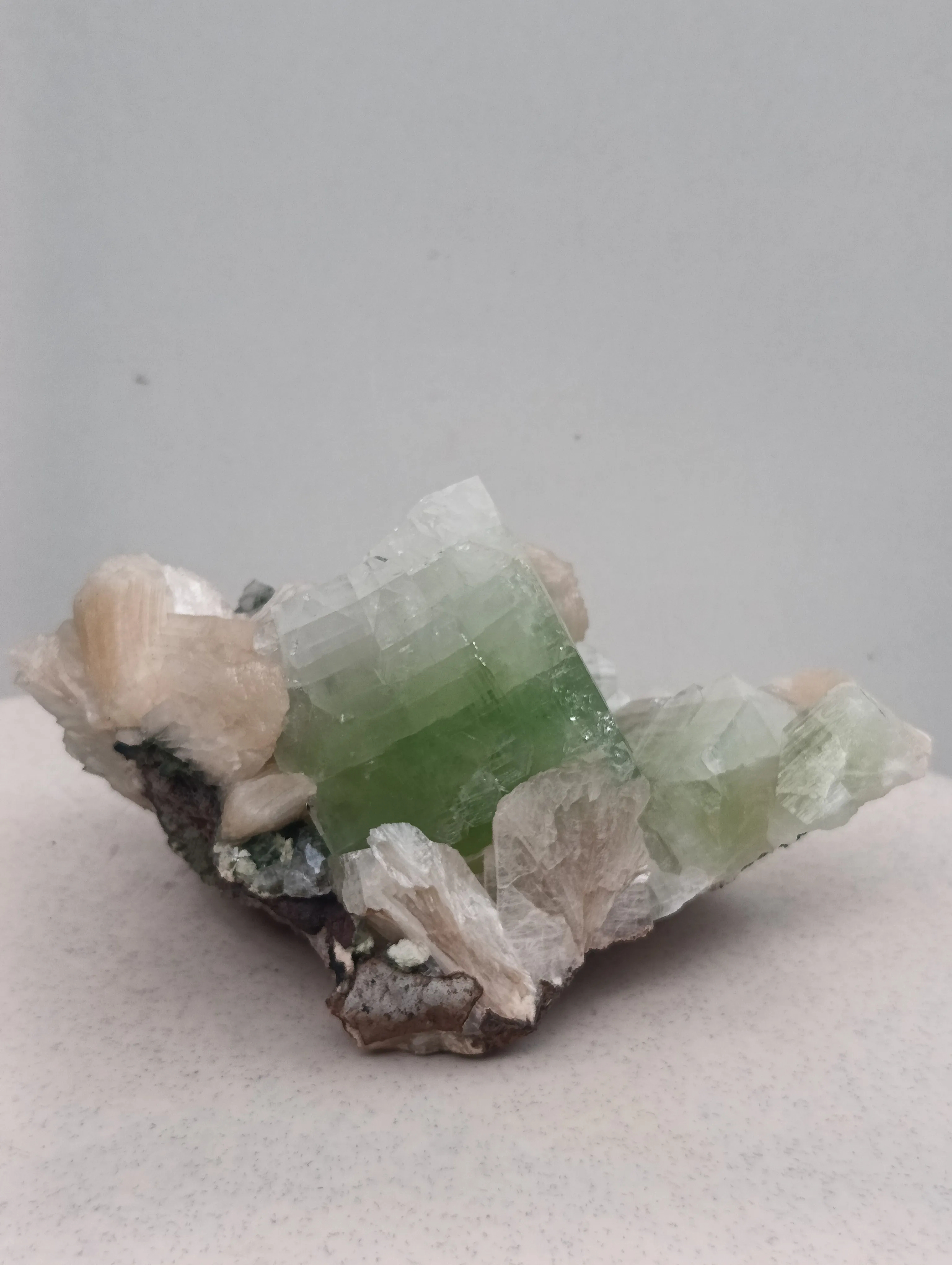 Green cut point Apophyllite stilbite - image 6