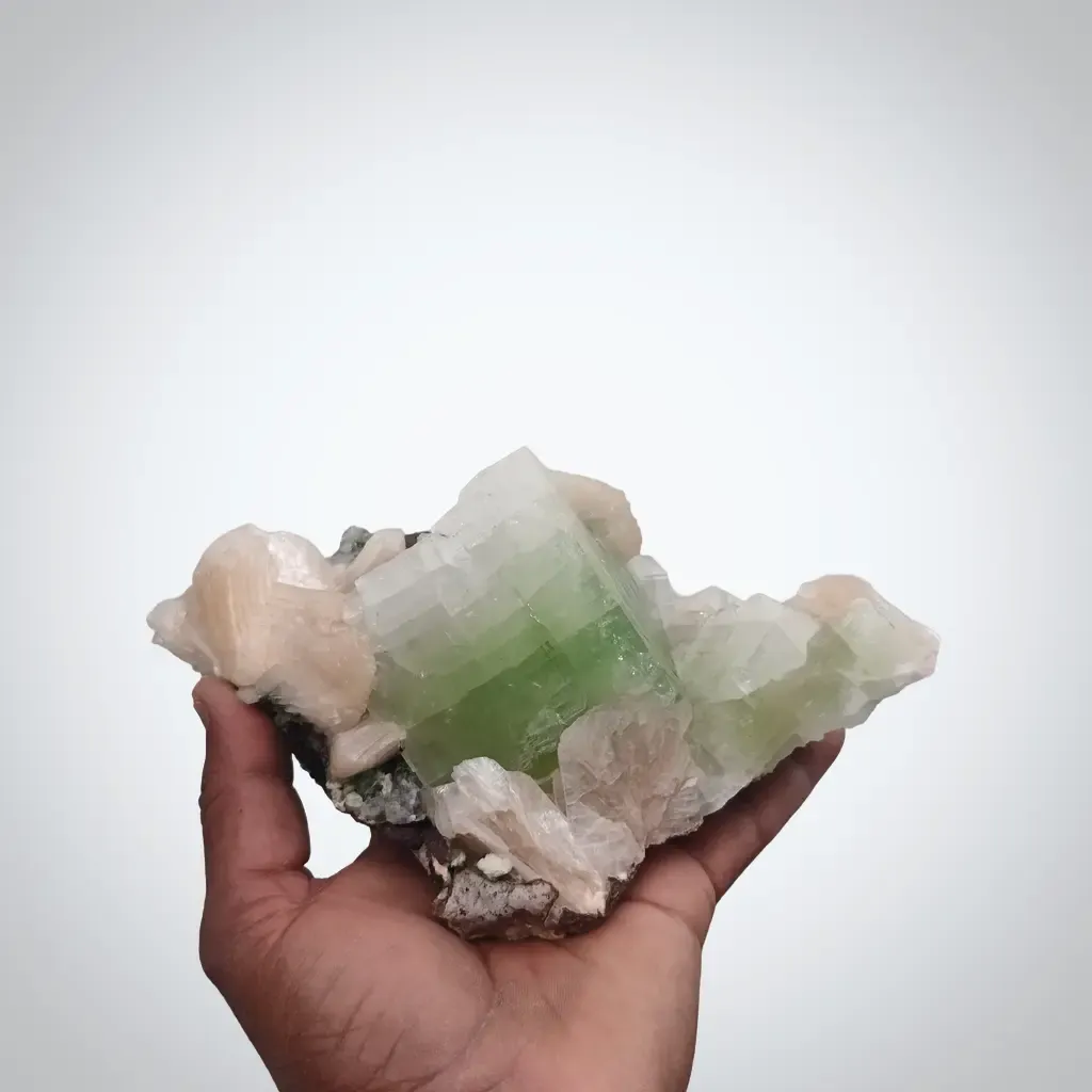 Green cut point Apophyllite stilbite image