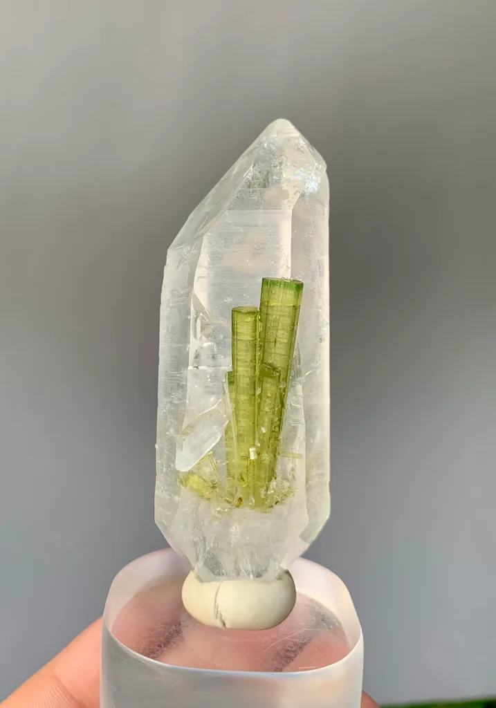 Green Tourmaline on Quartz– 69 g – Chappu Mine, Shigar Valley, Gilgit-Baltistan, Pakistan - image 8